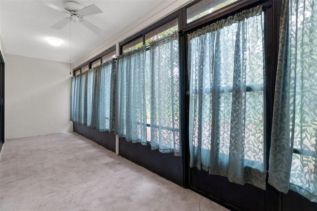На продажу: $189,900 (2 спален, 2 ванн, 995 Квадратных фут)