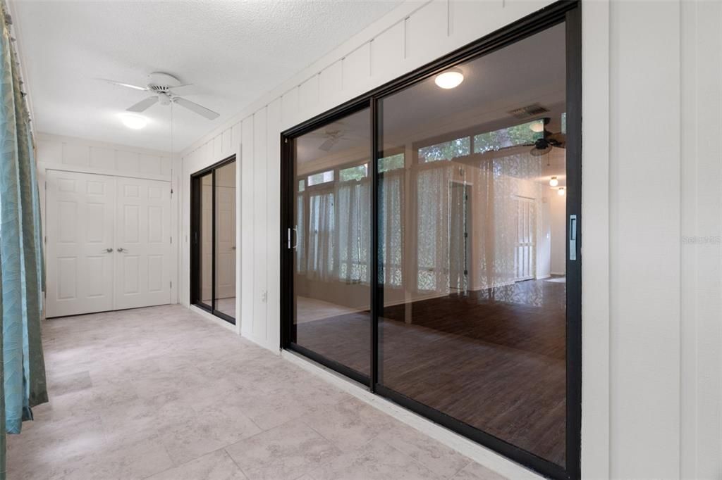 На продажу: $189,900 (2 спален, 2 ванн, 995 Квадратных фут)