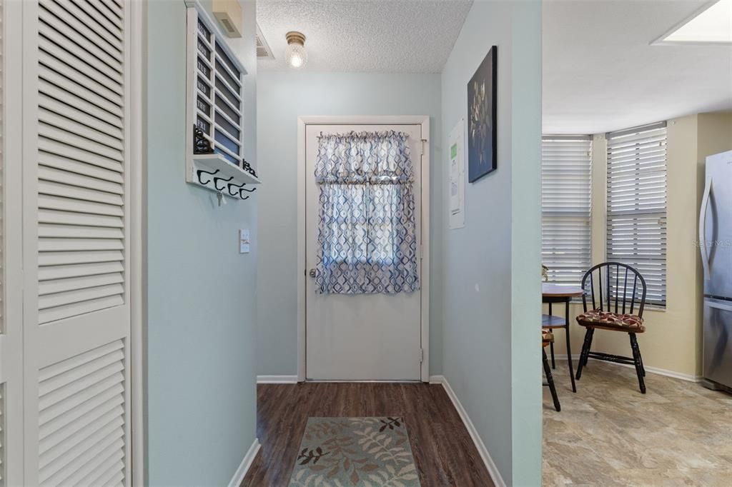 For Sale: $189,900 (2 beds, 2 baths, 995 Square Feet)