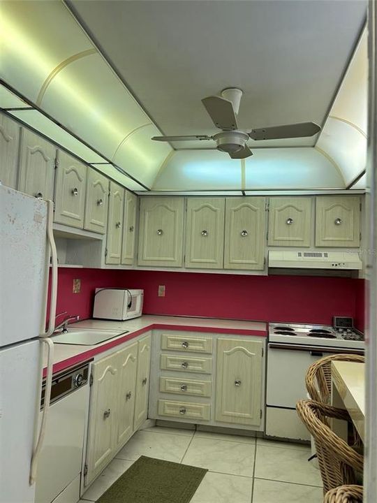 В аренду: $1,250 (1 спален, 1 ванн, 1084 Квадратных фут)
