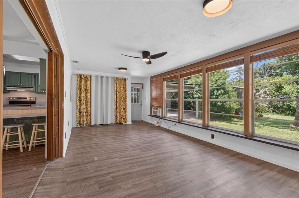 На продажу: $415,000 (4 спален, 2 ванн, 2190 Квадратных фут)