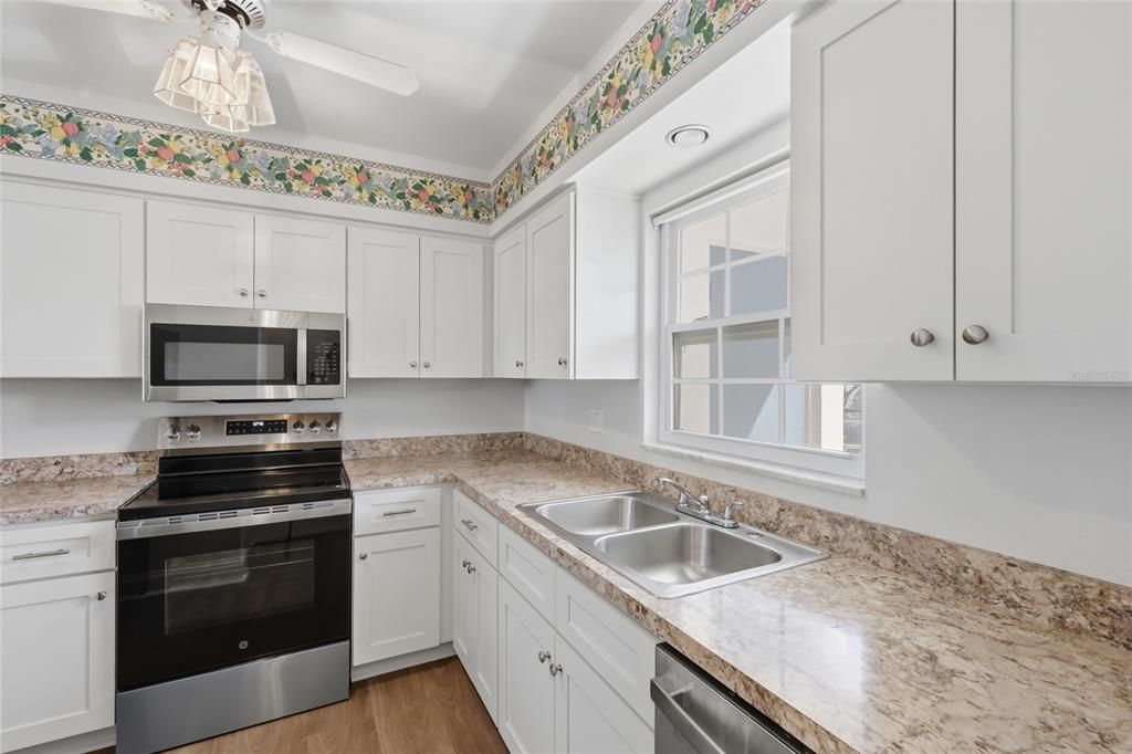 For Sale: $175,000 (2 beds, 2 baths, 1134 Square Feet)