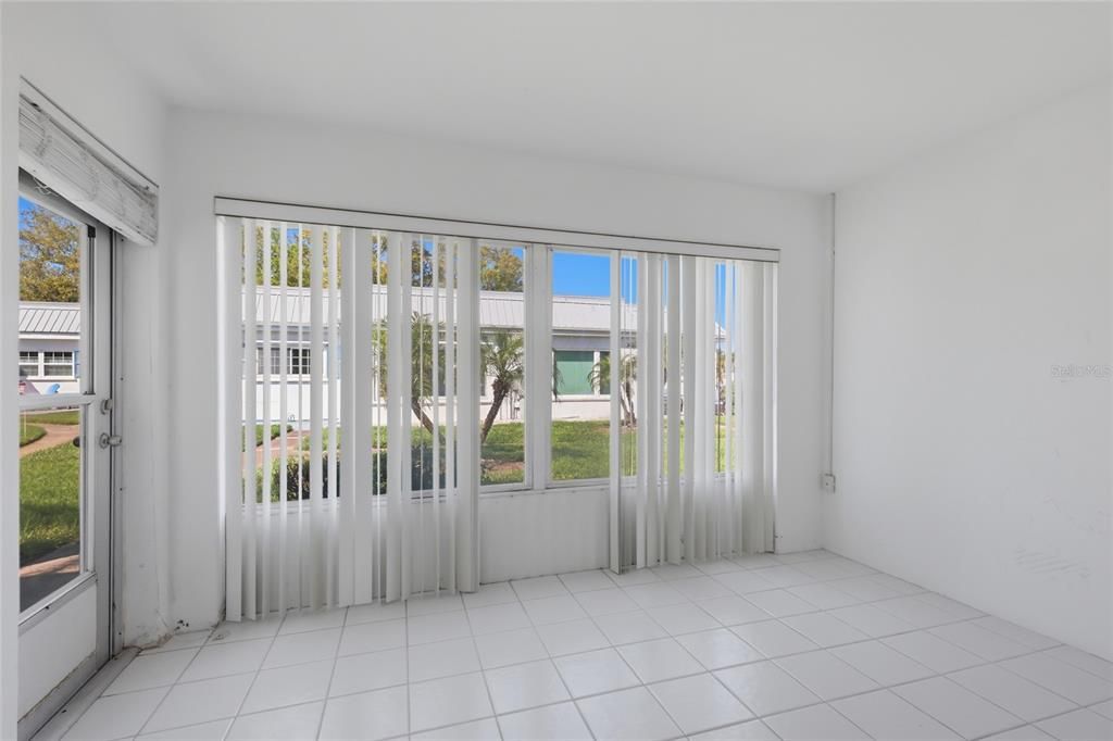 For Sale: $175,000 (2 beds, 2 baths, 1134 Square Feet)