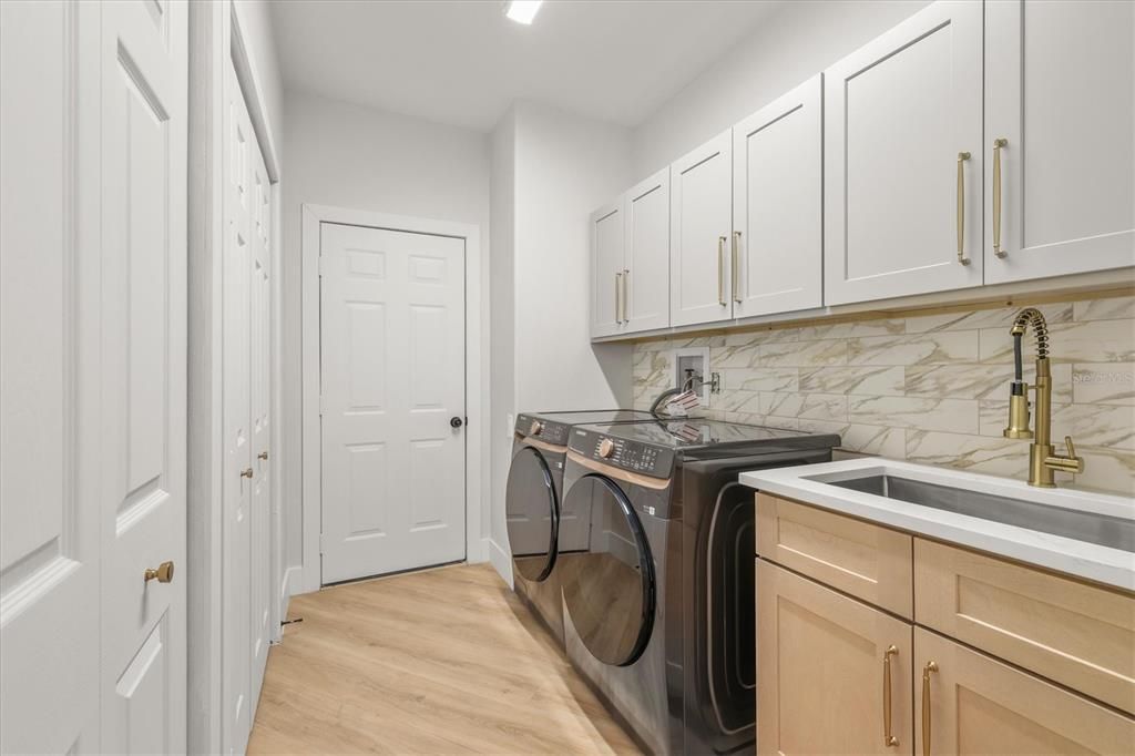 En Venta: $999,999 (3 camas, 2 baños, 2852 Pies cuadrados)