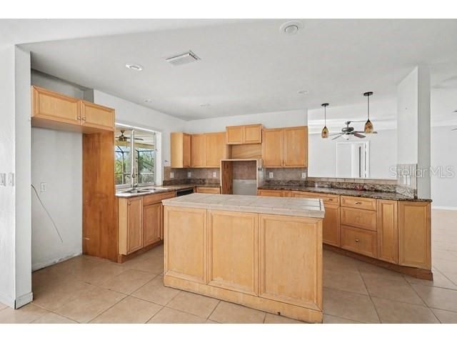 En Venta: $299,900 (3 camas, 2 baños, 1838 Pies cuadrados)