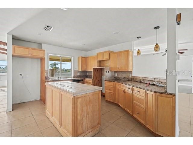 En Venta: $299,900 (3 camas, 2 baños, 1838 Pies cuadrados)