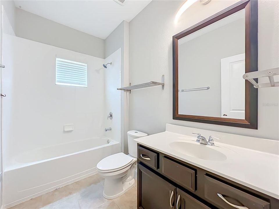 En Venta: $1,075,000 (5 camas, 4 baños, 4332 Pies cuadrados)