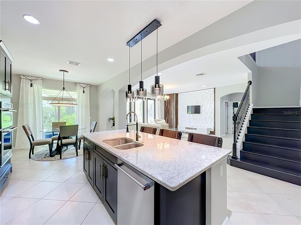 En Venta: $1,075,000 (5 camas, 4 baños, 4332 Pies cuadrados)