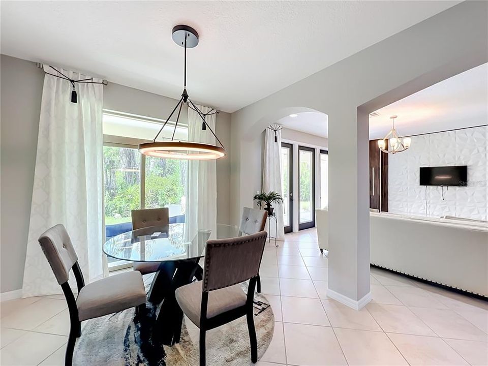 En Venta: $1,075,000 (5 camas, 4 baños, 4332 Pies cuadrados)