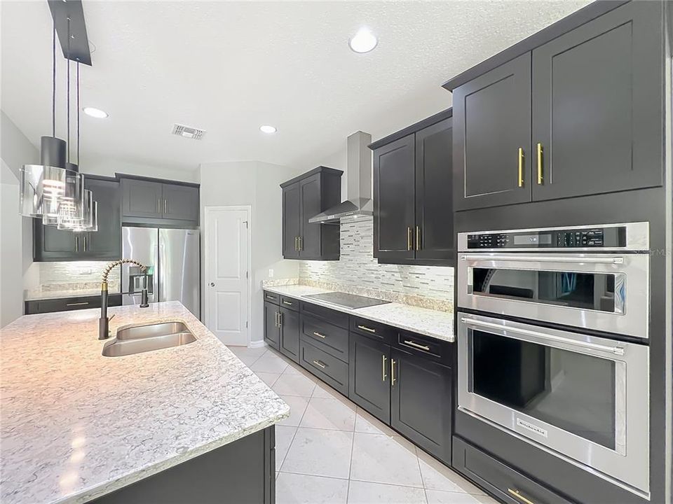 En Venta: $1,075,000 (5 camas, 4 baños, 4332 Pies cuadrados)