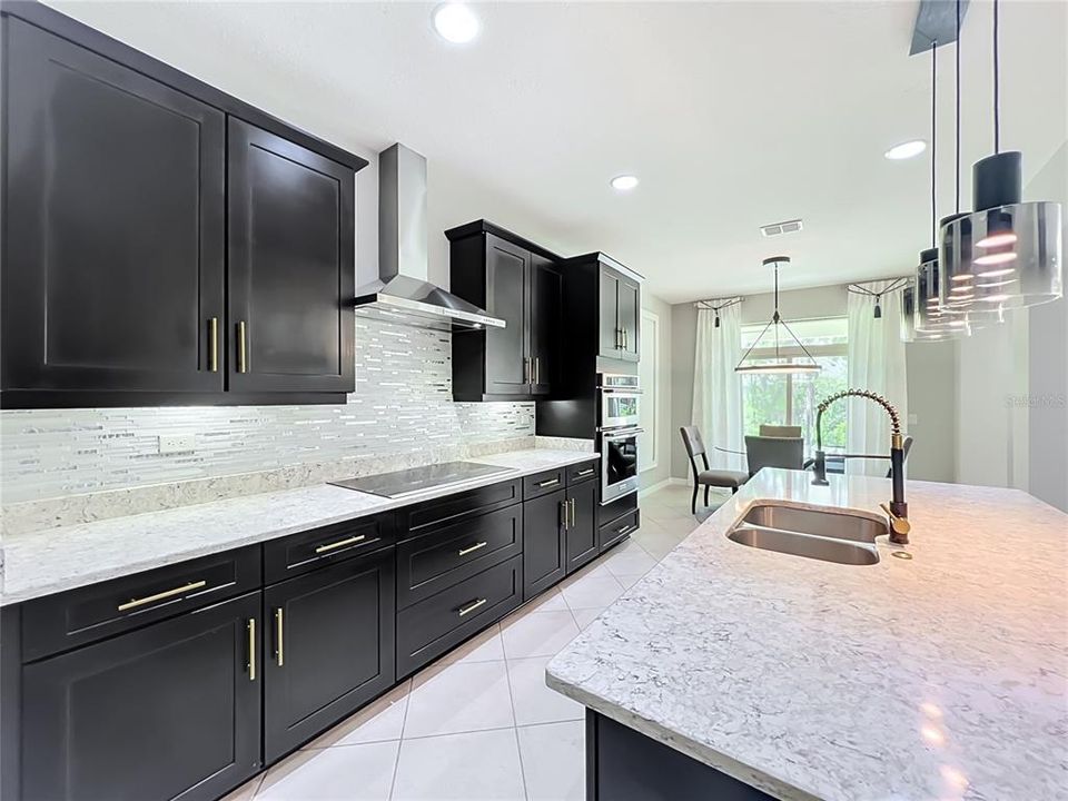 En Venta: $1,075,000 (5 camas, 4 baños, 4332 Pies cuadrados)