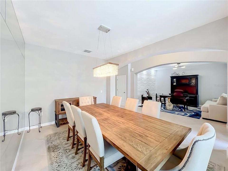 En Venta: $1,075,000 (5 camas, 4 baños, 4332 Pies cuadrados)