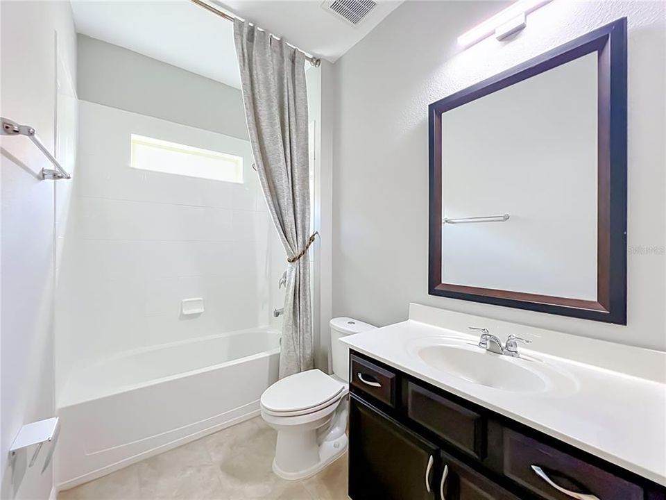 En Venta: $1,075,000 (5 camas, 4 baños, 4332 Pies cuadrados)