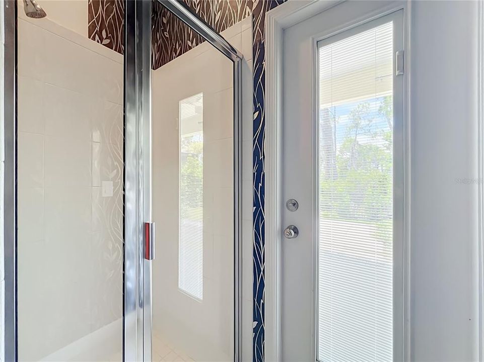 En Venta: $1,075,000 (5 camas, 4 baños, 4332 Pies cuadrados)