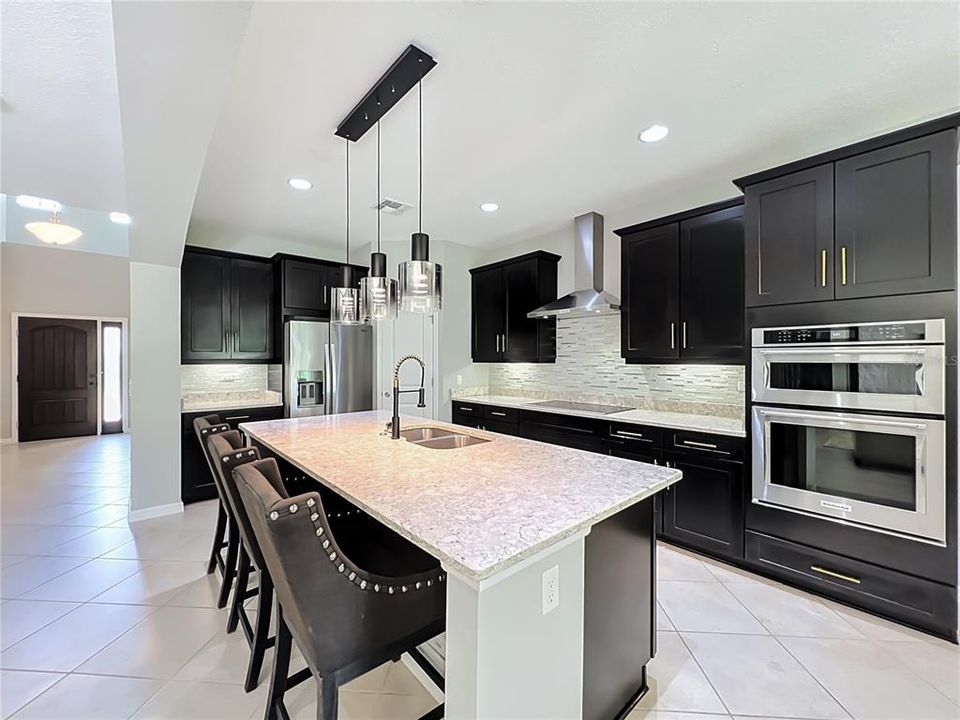 En Venta: $1,075,000 (5 camas, 4 baños, 4332 Pies cuadrados)
