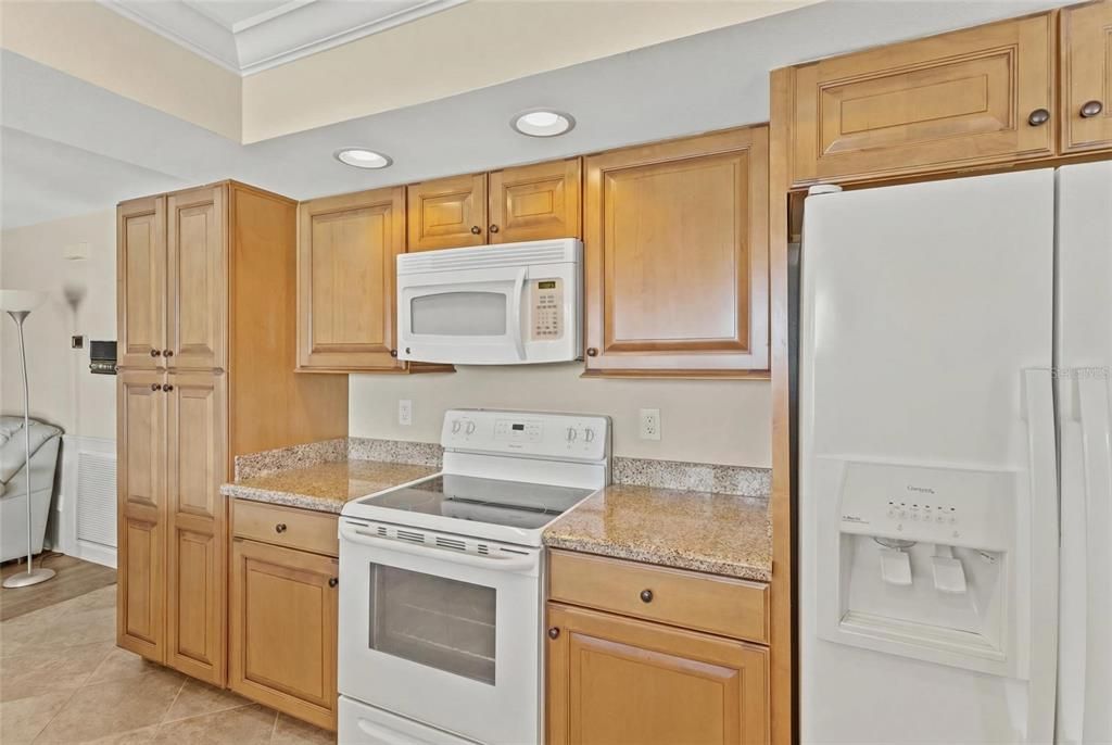 На продажу: $799,999 (3 спален, 2 ванн, 1930 Квадратных фут)