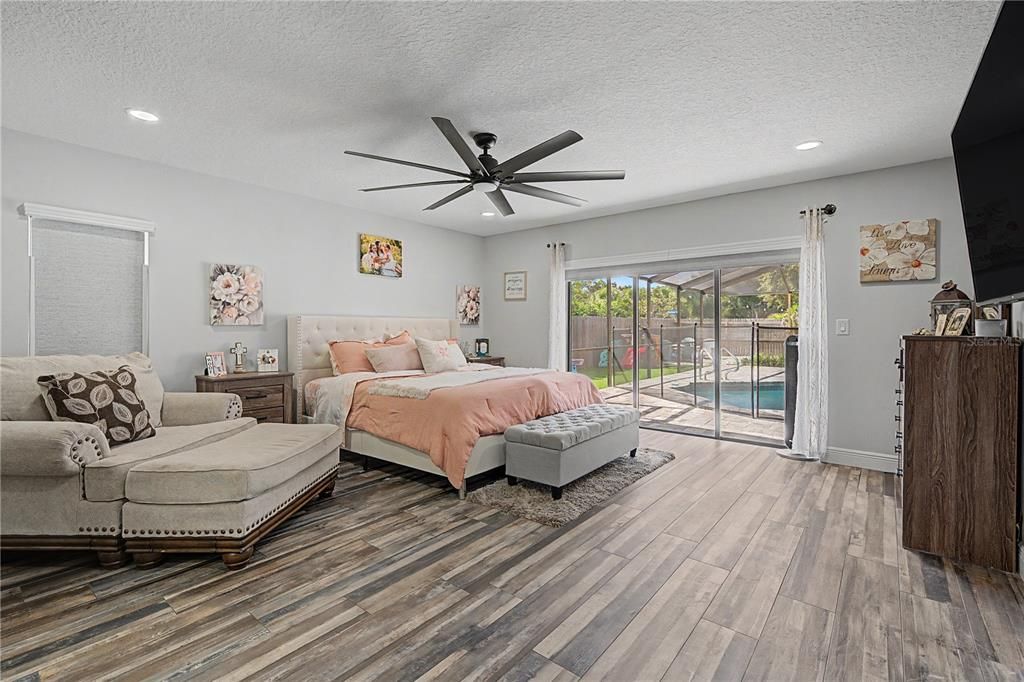 En Venta: $949,900 (5 camas, 3 baños, 2915 Pies cuadrados)