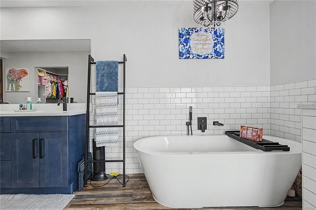 En Venta: $949,900 (5 camas, 3 baños, 2915 Pies cuadrados)