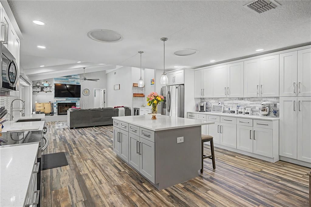 En Venta: $949,900 (5 camas, 3 baños, 2915 Pies cuadrados)
