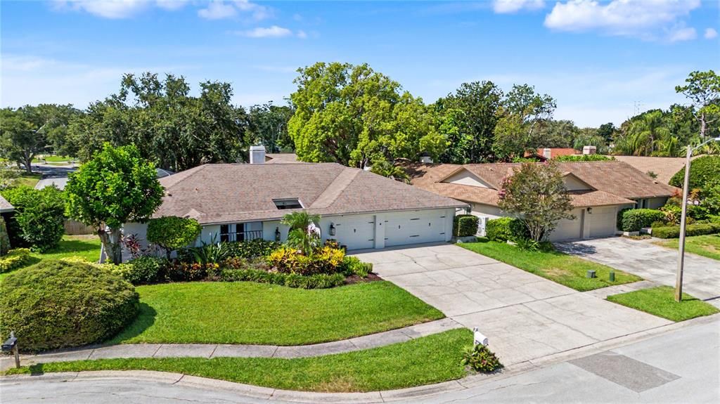 En Venta: $949,900 (5 camas, 3 baños, 2915 Pies cuadrados)