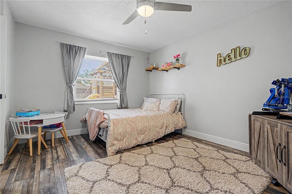 En Venta: $949,900 (5 camas, 3 baños, 2915 Pies cuadrados)