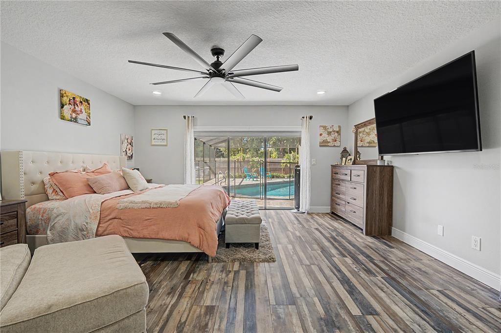 En Venta: $949,900 (5 camas, 3 baños, 2915 Pies cuadrados)