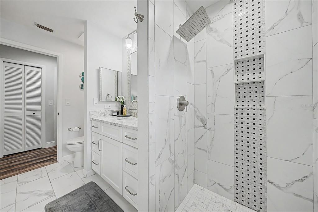 En Venta: $949,900 (5 camas, 3 baños, 2915 Pies cuadrados)