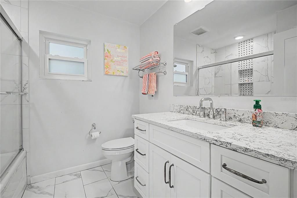 En Venta: $949,900 (5 camas, 3 baños, 2915 Pies cuadrados)