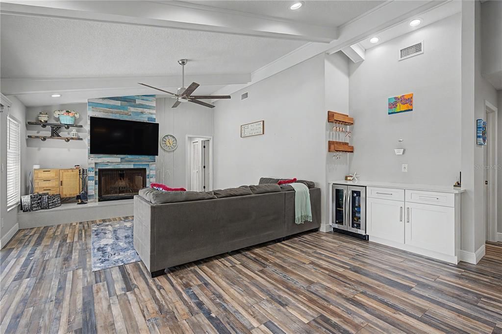 En Venta: $949,900 (5 camas, 3 baños, 2915 Pies cuadrados)