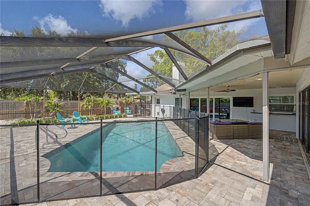 En Venta: $949,900 (5 camas, 3 baños, 2915 Pies cuadrados)
