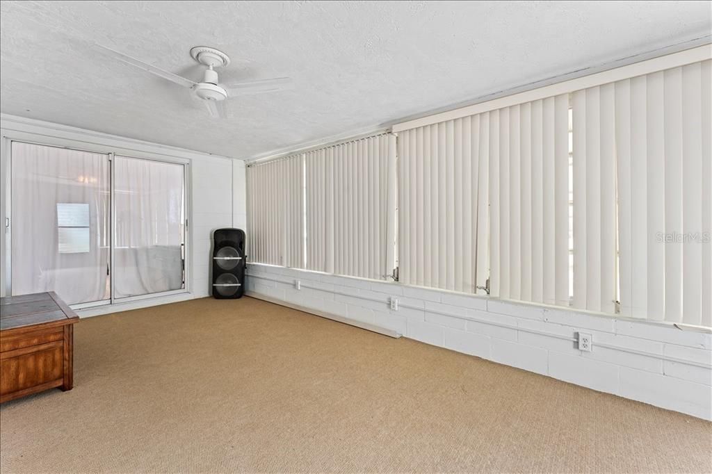 На продажу: $265,000 (2 спален, 2 ванн, 1121 Квадратных фут)