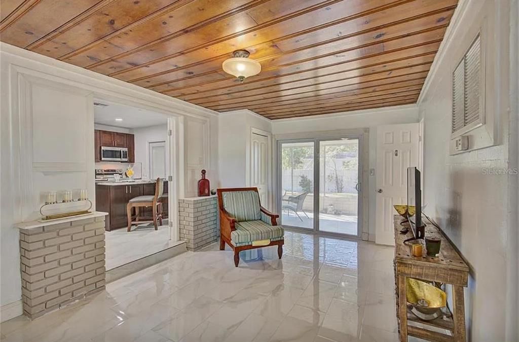 На продажу: $449,900 (4 спален, 2 ванн, 1273 Квадратных фут)