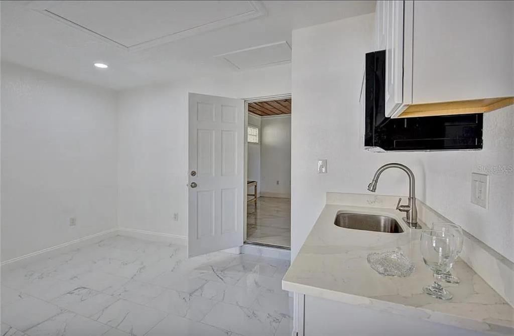 На продажу: $449,900 (4 спален, 2 ванн, 1273 Квадратных фут)