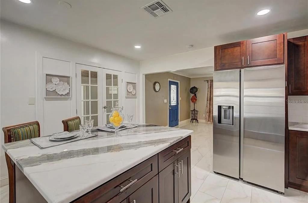 На продажу: $449,900 (4 спален, 2 ванн, 1273 Квадратных фут)