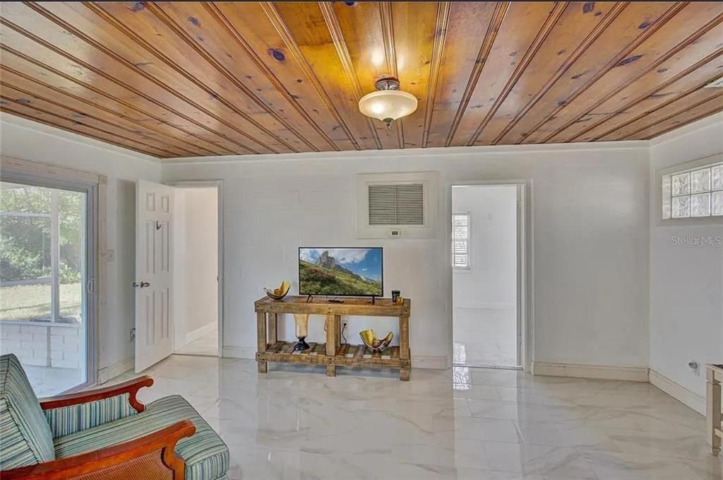 На продажу: $449,900 (4 спален, 2 ванн, 1273 Квадратных фут)