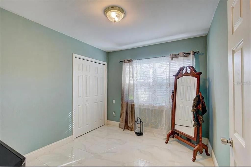 На продажу: $449,900 (4 спален, 2 ванн, 1273 Квадратных фут)