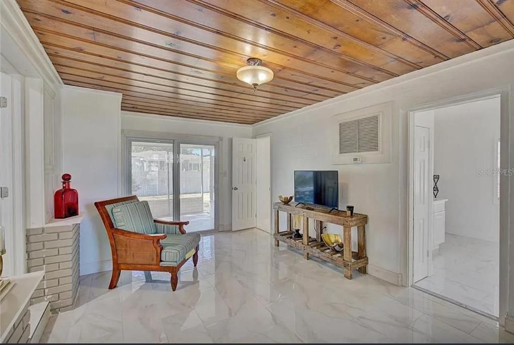 На продажу: $449,900 (4 спален, 2 ванн, 1273 Квадратных фут)
