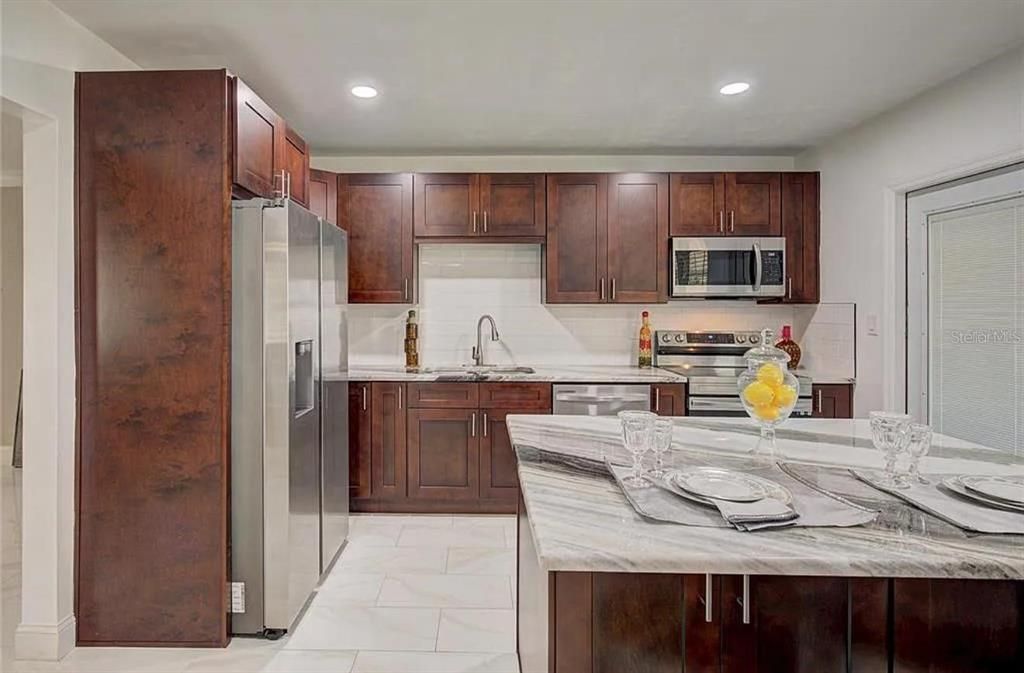 На продажу: $449,900 (4 спален, 2 ванн, 1273 Квадратных фут)