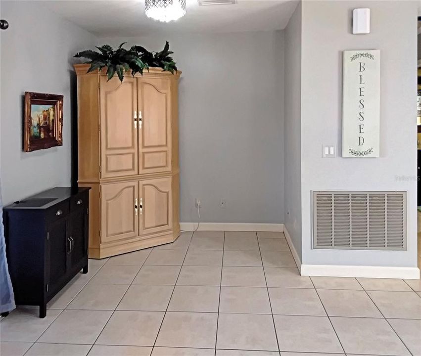 На продажу: $224,999 (2 спален, 1 ванн, 1183 Квадратных фут)