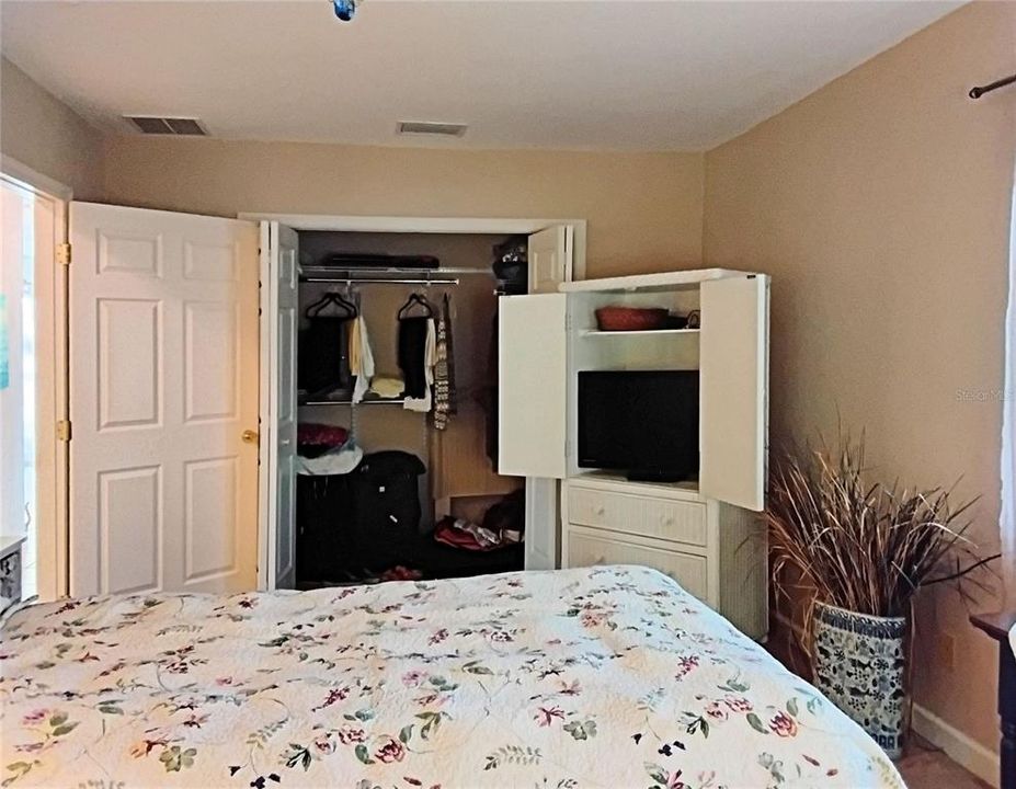 На продажу: $224,999 (2 спален, 1 ванн, 1183 Квадратных фут)