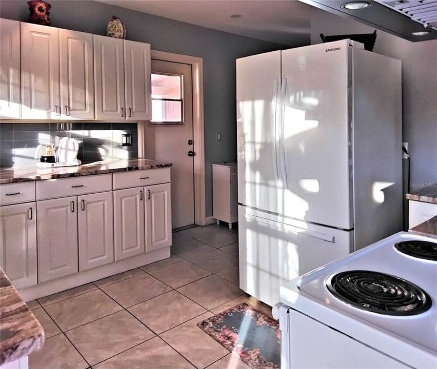 На продажу: $224,999 (2 спален, 1 ванн, 1183 Квадратных фут)