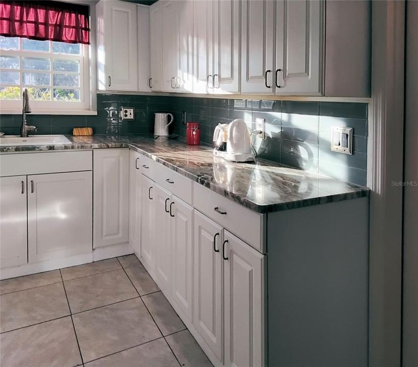 На продажу: $224,999 (2 спален, 1 ванн, 1183 Квадратных фут)