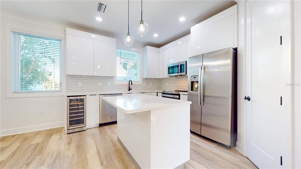 В аренду: $3,900 (3 спален, 3 ванн, 1513 Квадратных фут)