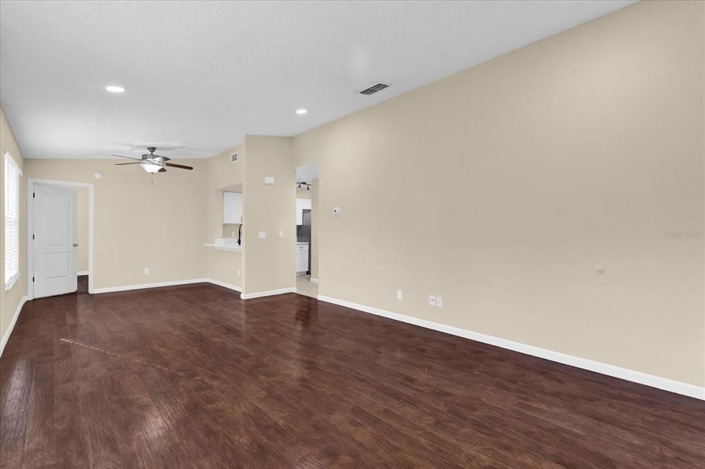 For Rent: $1,599 (2 beds, 2 baths, 912 Square Feet)