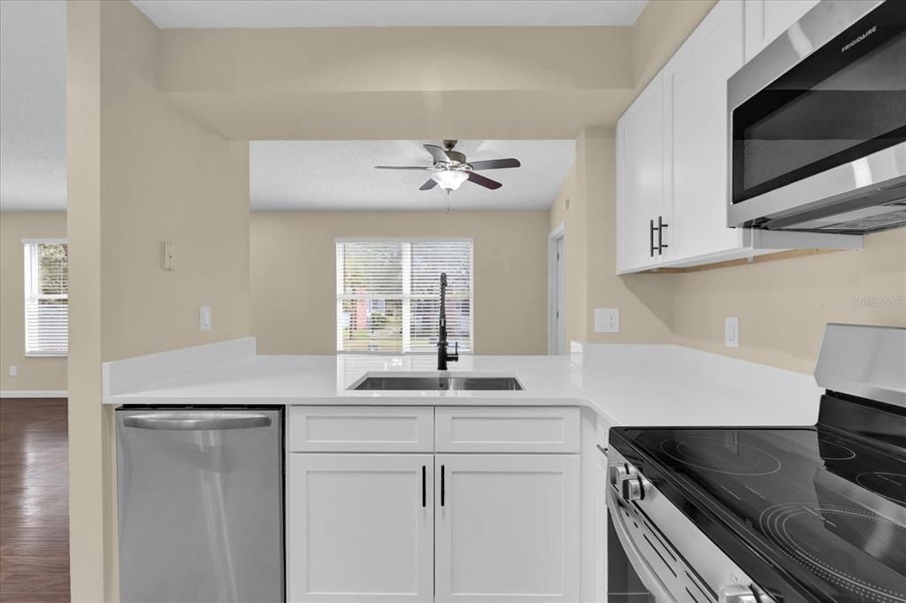 For Rent: $1,599 (2 beds, 2 baths, 912 Square Feet)