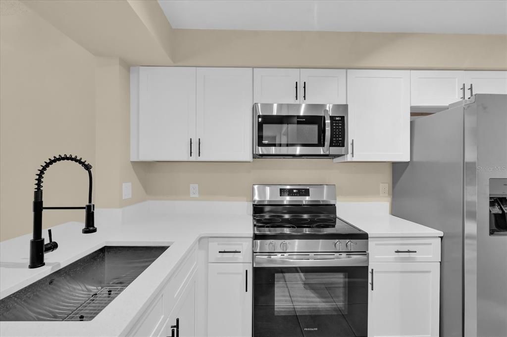 For Rent: $1,599 (2 beds, 2 baths, 912 Square Feet)