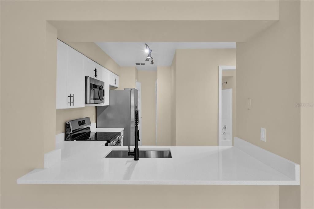 For Rent: $1,599 (2 beds, 2 baths, 912 Square Feet)