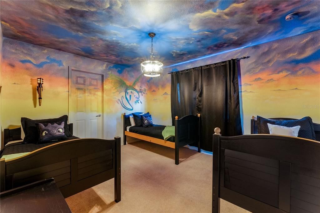 На продажу: $639,800 (6 спален, 4 ванн, 2812 Квадратных фут)