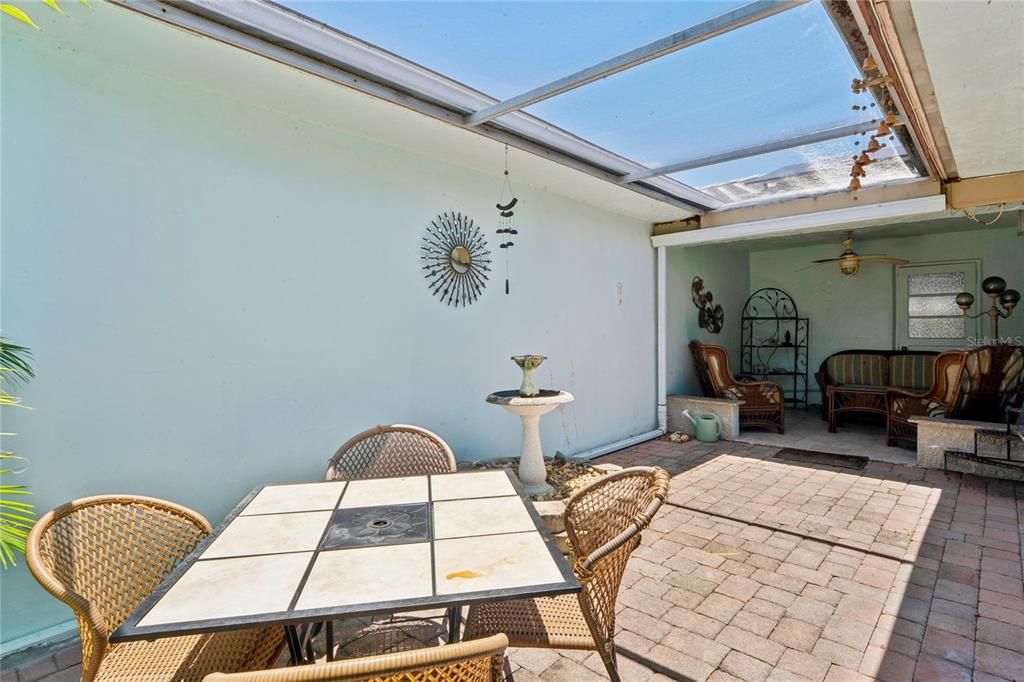 For Sale: $150,000 (2 beds, 2 baths, 930 Square Feet)