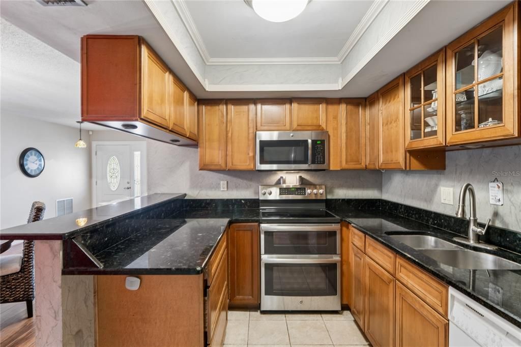 For Sale: $150,000 (2 beds, 2 baths, 930 Square Feet)